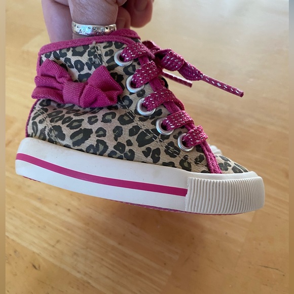 Genuine Kids from Oshkosh Animal Print Pink Canvas High Top Sneaker. SZ 3. - Picture 11 of 13